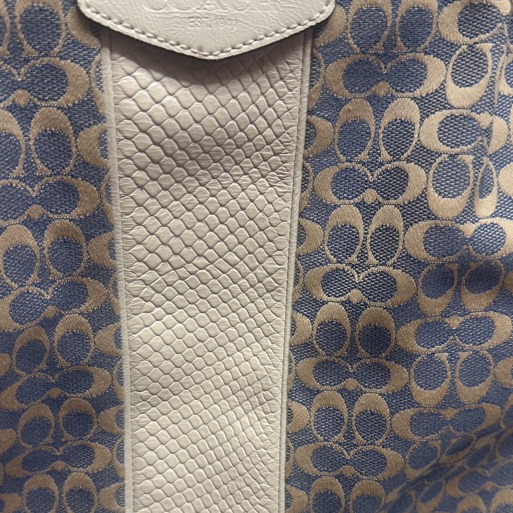 Coach Women's Shoulder Bag - Picture 8 of 9